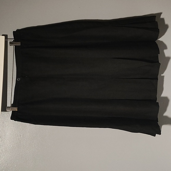 BFA Classics women's black pleated bottom skirt - Picture 13 of 17